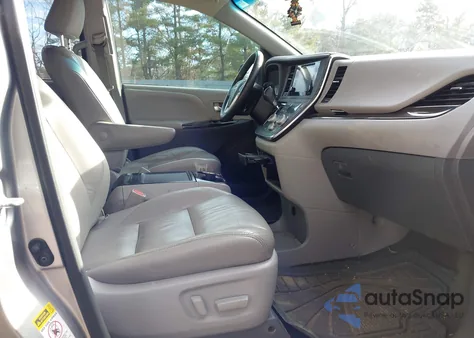 2017 Toyota Sienna Xle 8 Passenger z USA, uszkodzony, nr VIN 5TDYZ3DC7HS890536